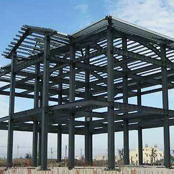 Budova z ocelové kompozice